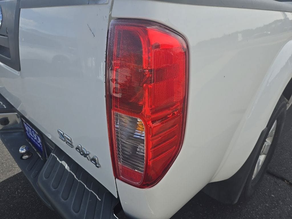 Used 2009 Nissan Frontier SE w/ SE Value Truck Pkg AWD/4WD image 30