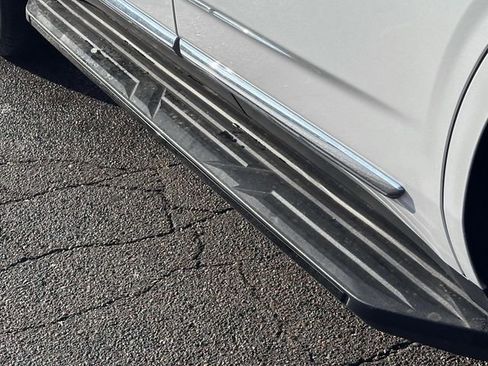 Used 2022 GMC Yukon SLT w/ SLT Premium Package image 10