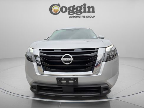 Used 2024 Nissan Pathfinder SV image 5