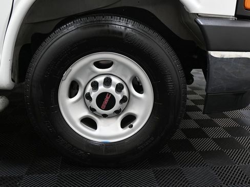 Used 2025 GMC Savana 2500 w/ Driver Convenience Package RWD image 27