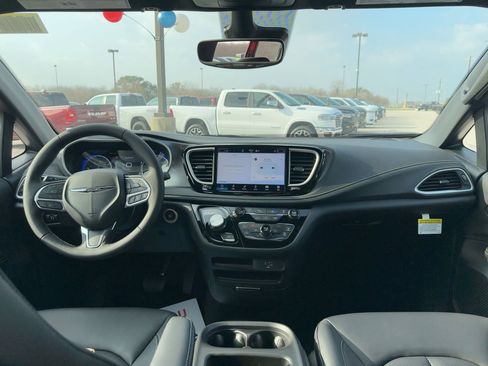 New 2026 Chrysler Pacifica Select FWD image 15