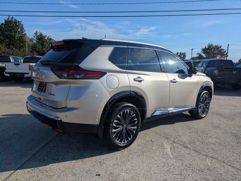 Used 2025 Nissan Rogue Platinum w/ Platinum Premium Package FWD image 4