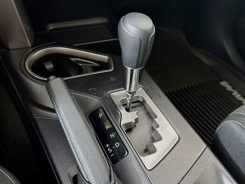 Used 2018 Toyota RAV4 XLE AWD/4WD image 18
