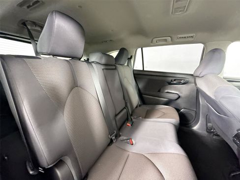 Used 2023 Toyota Highlander L FWD image 39
