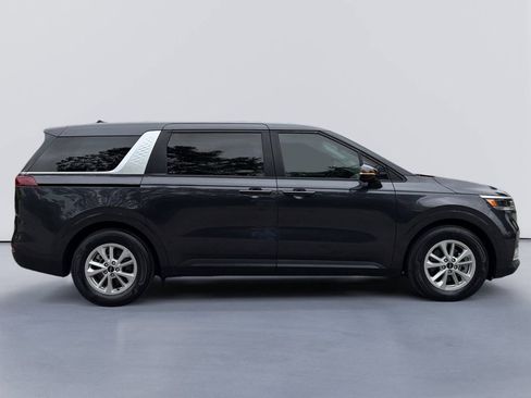 Used 2023 Kia Carnival LX FWD image 2