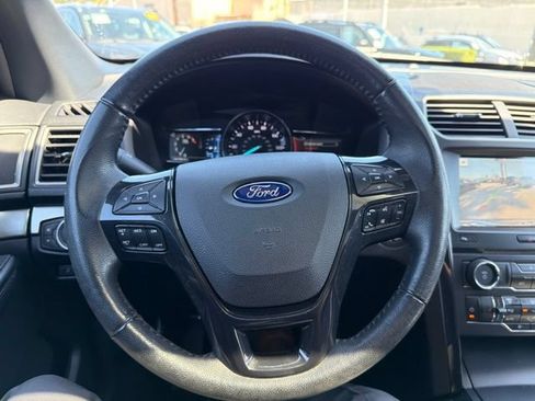 Used 2018 Ford Explorer XLT w/ Equipment Group 202A FWD image 10