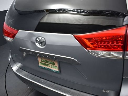 Used 2014 Toyota Sienna LE FWD image 25
