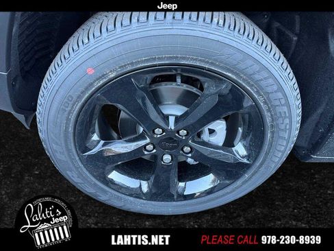 New 2025 Jeep Grand Cherokee Altitude image 21