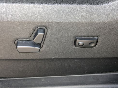 Used 2014 Chrysler Town & Country Touring image 20