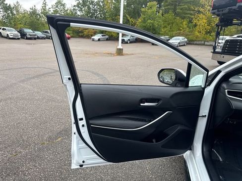 Certified 2025 Toyota Corolla SE image 28