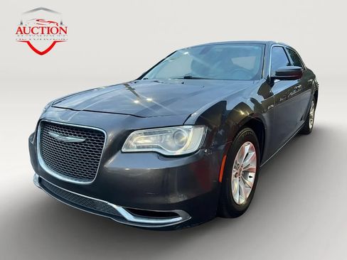 Used 2016 Chrysler 300 Limited RWD image 1