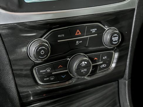 Used 2020 Chrysler 300 Touring w/ Chrome Appearance Package image 30