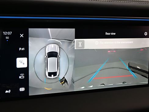 Certified 2025 Porsche Macan 4 Electric AWD/4WD image 18