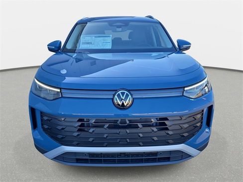 New 2026 Volkswagen Tiguan SE image 2