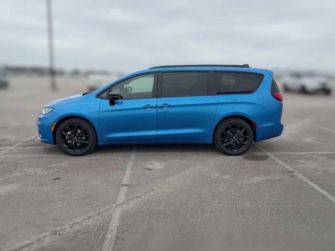 New 2026 Chrysler Pacifica Select image 6