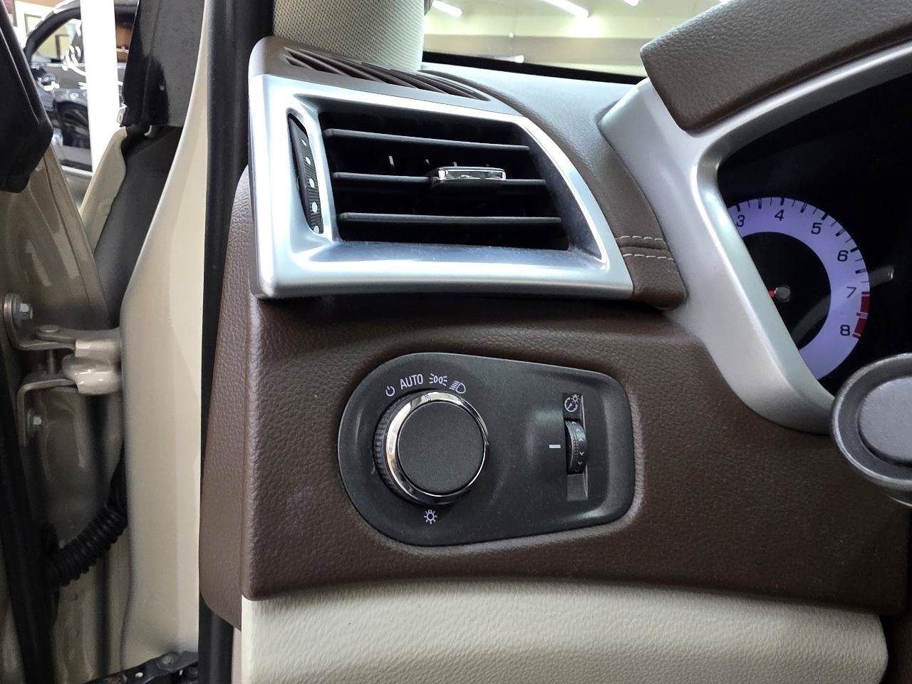Used 2011 Cadillac SRX Luxury FWD image 36