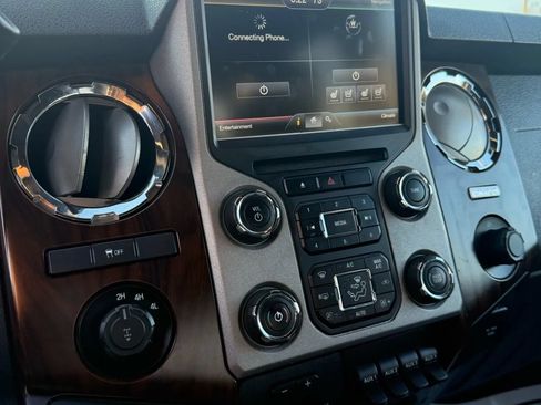 Used 2016 Ford F250 Lariat w/ Lariat Ultimate Package AWD/4WD image 31