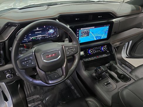Used 2025 GMC Sierra 1500 AT4 w/ AT4 Premium Package AWD/4WD image 17