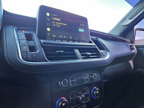 Used 2022 GMC Yukon XL SLE image 16