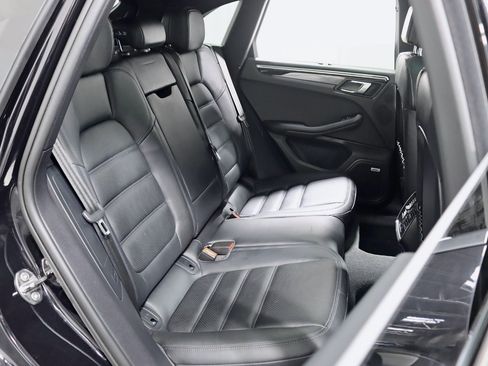Used 2023 Porsche Macan w/ Premium Package Plus AWD/4WD image 28