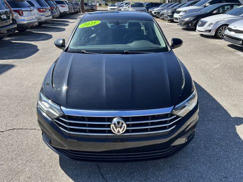 Used 2021 Volkswagen Jetta SE image 2