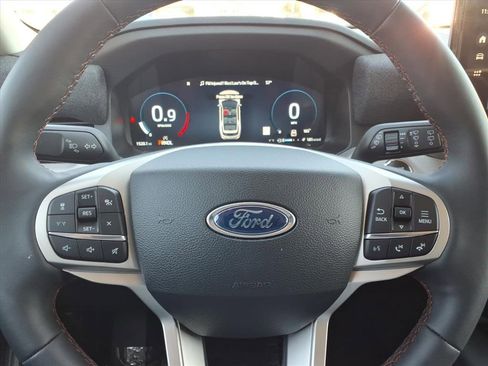 Used 2025 Ford Explorer Active image 31