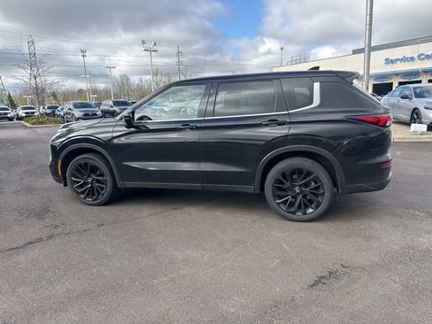Used 2023 Mitsubishi Outlander SE image 16