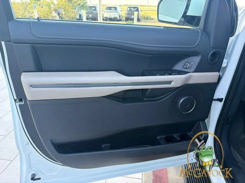 Used 2024 Ford Expedition XLT RWD image 11