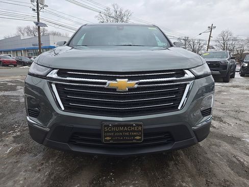 Used 2023 Chevrolet Traverse LT image 3