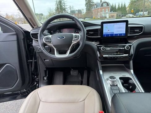 Used 2022 Ford Explorer Limited w/ Equipment Group 301A AWD/4WD image 17