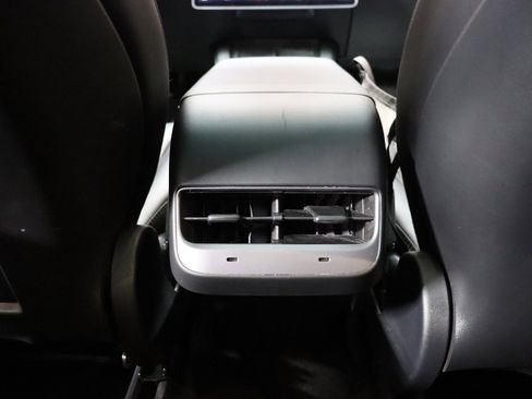 Used 2022 Tesla Model Y Long Range image 46