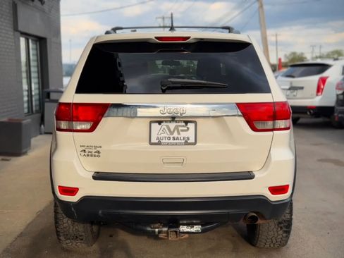 Used 2011 Jeep Grand Cherokee Laredo w/ All Weather Capability Group image 3