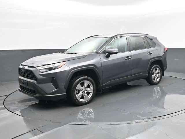 Used 2022 Toyota RAV4 XLE AWD/4WD image 2