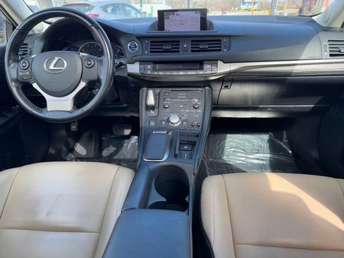 Used 2016 Lexus CT 200h w/ Navigation Package image 12