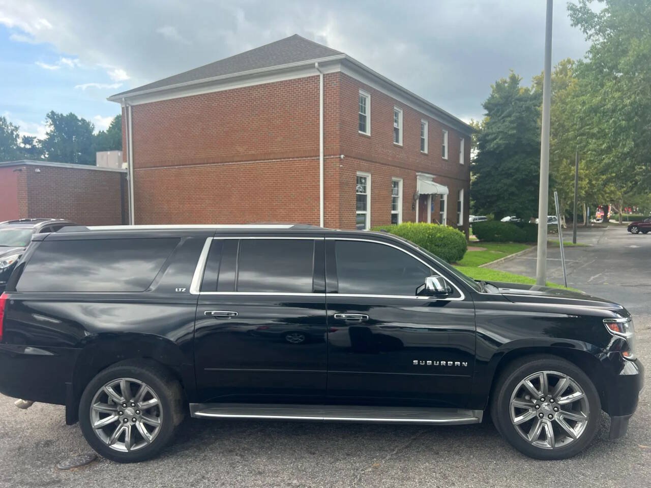 Used 2016 Chevrolet Suburban LTZ AWD/4WD image 5