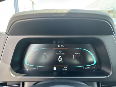Used 2025 Hyundai Elantra Sport FWD image 10