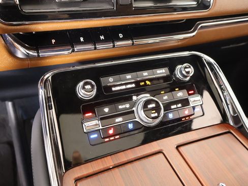 Certified 2023 Lincoln Navigator Reserve image 8