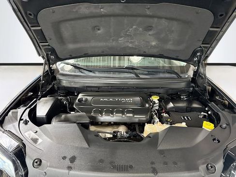 Used 2019 Jeep Cherokee Latitude Plus AWD/4WD image 28