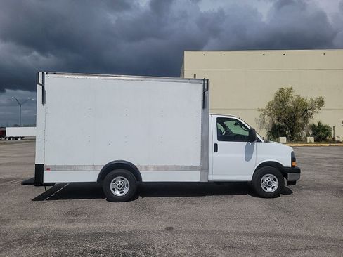 Used 2023 GMC Savana 3500 w/ Power Convenience Package image 4