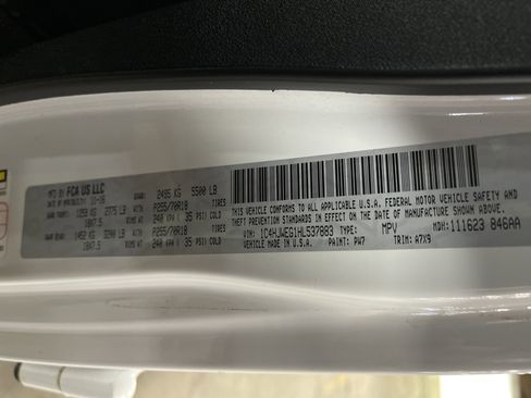 Used 2017 Jeep Wrangler Unlimited Sahara w/ Connectivity Group image 25