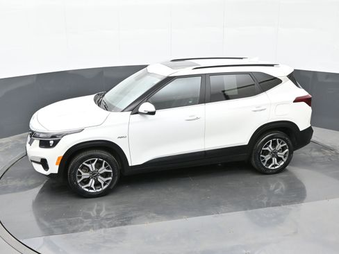 Used 2022 Kia Seltos EX image 30