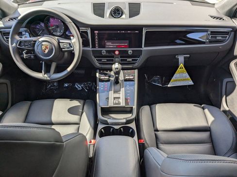 Certified 2025 Porsche Macan image 24