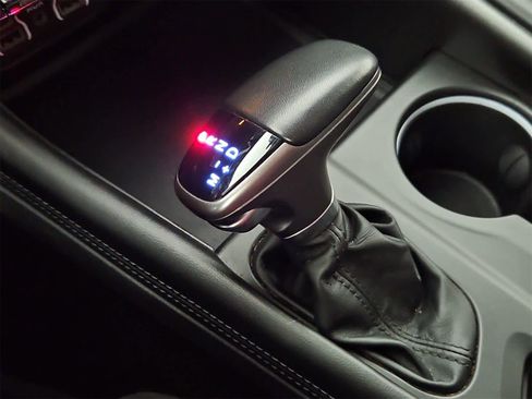 Used 2021 Dodge Durango SXT image 32