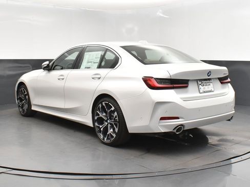 Certified 2025 BMW 330i Sedan w/ Premium Package image 5