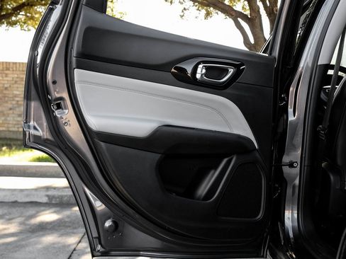 Used 2022 Jeep Compass Limited image 57