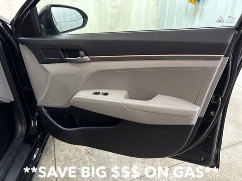 Used 2018 Hyundai Elantra SE FWD image 20