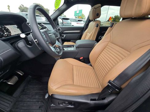 Certified 2025 Land Rover Discovery Dynamic SE image 23