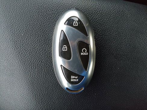 Used 2025 Hyundai Elantra Sport FWD image 32