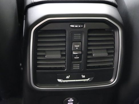 Certified 2025 Porsche Macan AWD/4WD image 29