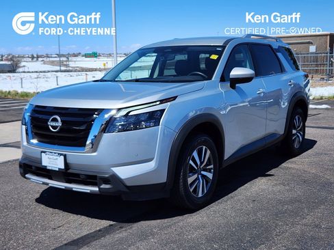Used 2025 Nissan Pathfinder SL AWD/4WD image 1